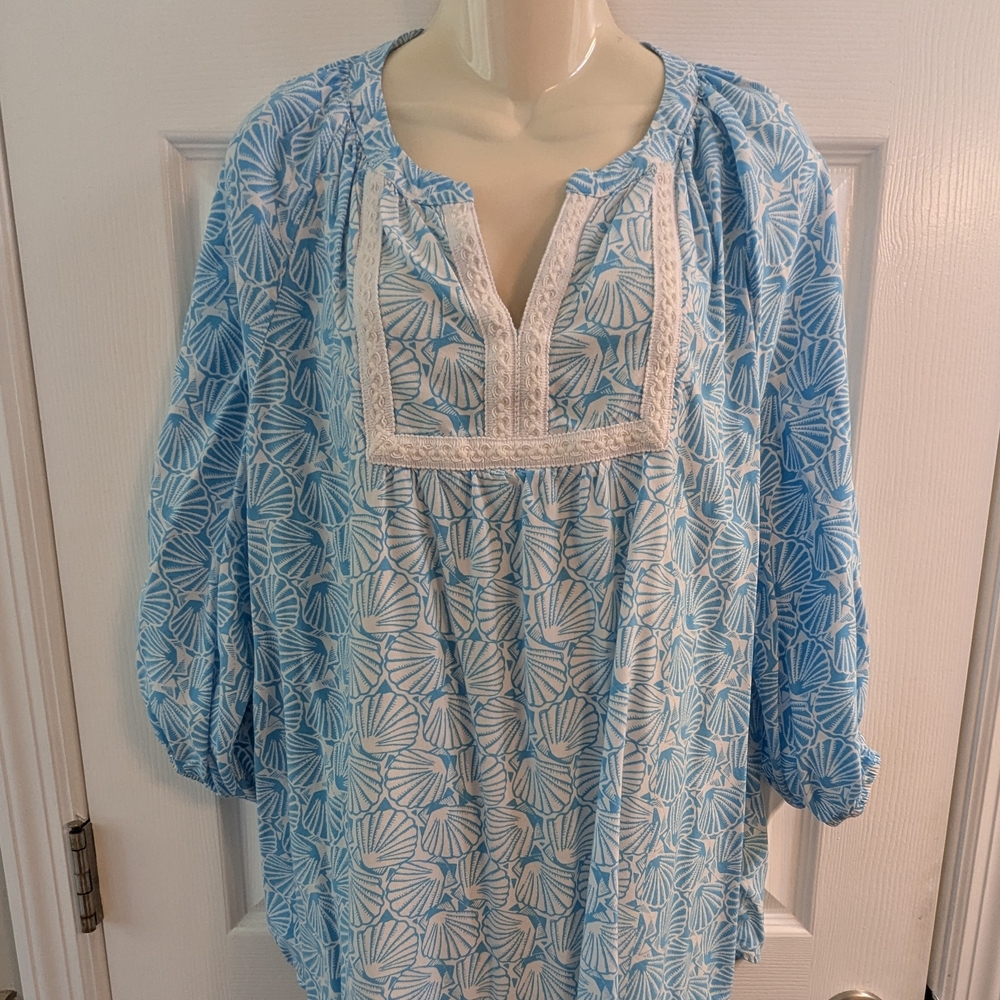 Crown & Ivy Turquoise Blue and White Shell Patterned XL Top Tunic Beach